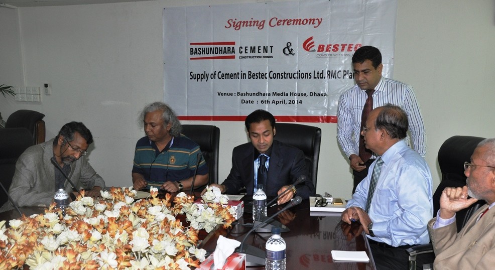 Signing-ceremony-of-Bashundhara-Cement-and-Bastec-01